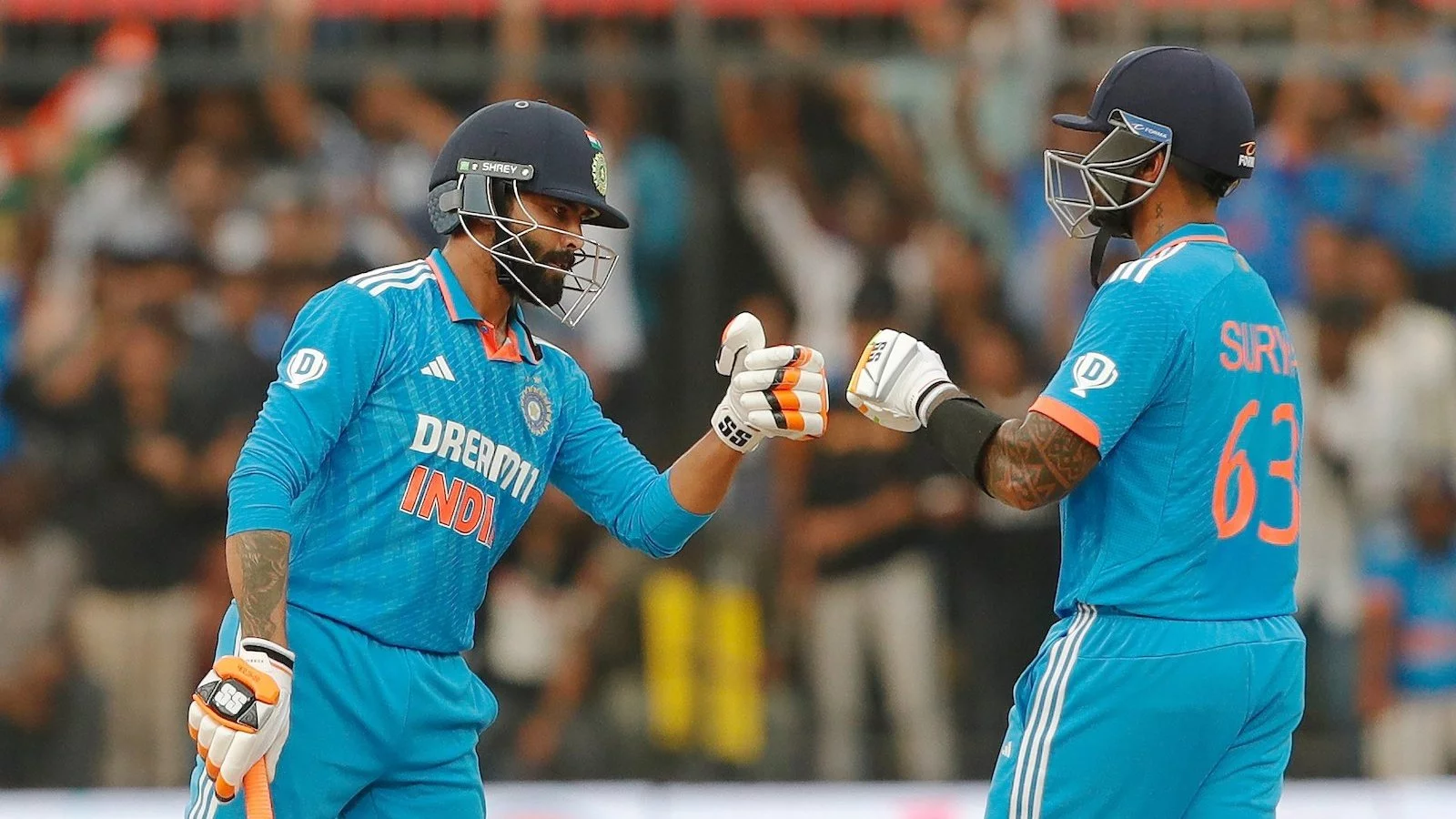 India vs Australia, 2nd ODI: ٹیم انڈیا کے بلےبازوں  نے آسٹریلیا کے خلاف کردی رنوں کی برسات، جیتنے کیلئے دیا 400رنوں کا ہمالیائی اسکور