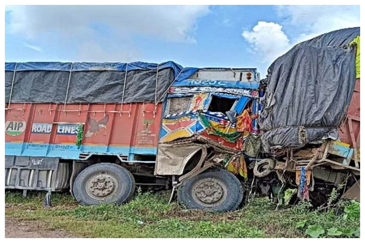 Accident in Jabalpur: مدھیہ پردیش کے جبل پور میں دردناک حادثہ، ٹرک نے کھڑی گاڑی کو ماری ٹکر، چار افراد ہلاک