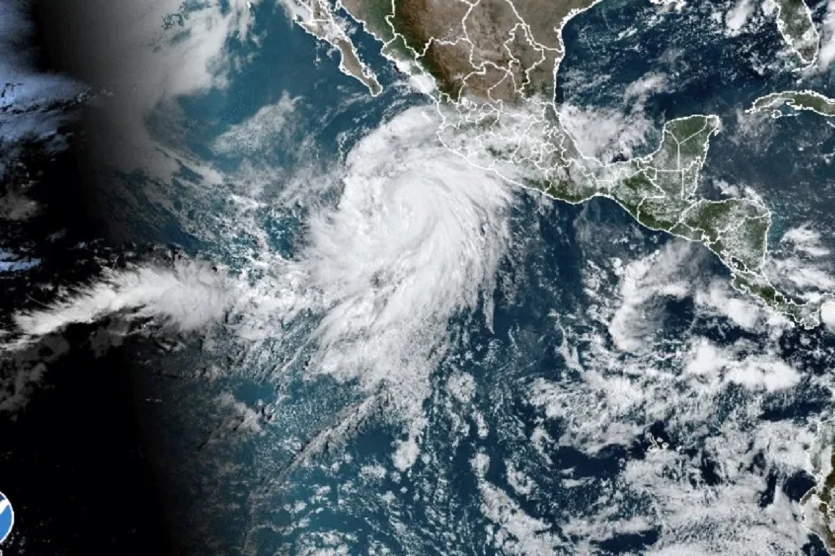 Hurricane Otis: میکسیکو میں سمندری طوفان اوٹس نے مچائی تباہی، گھر، گاڑی، بجلی وغیرہ سب ہوئے متاثر