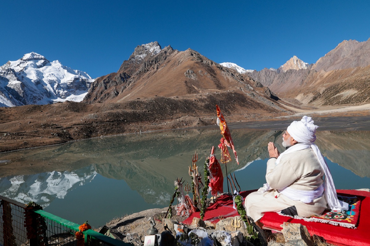 PM Modi Uttarakhand Visit: پی ایم مودی پہنچے اتراکھنڈ کے دورے پر، پتھورا گڑھ کے پاروتی کنڈ میں کی پوجا