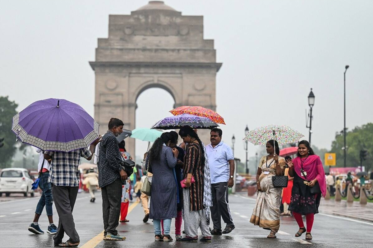 Weather Update Today: دہلی میں آج بارش کے بعد بدلے گا موسم، جنوبی ہندوستان کی ریاستوں میں بھی جاری ہے الرٹ