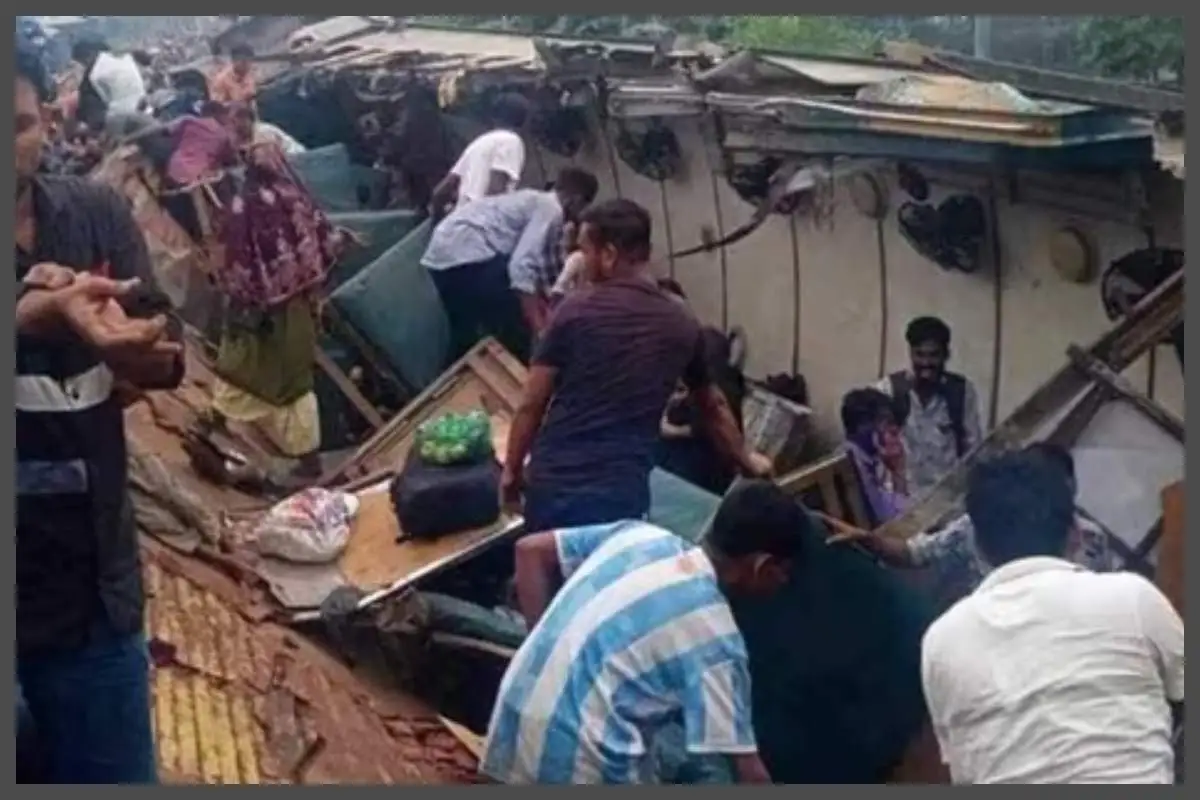 Train accident in Bangladesh: بنگلہ دیش کے بھیراب میں ٹرین حادثہ، کم از کم 15 افراد ہلاک، متعدد زخمی