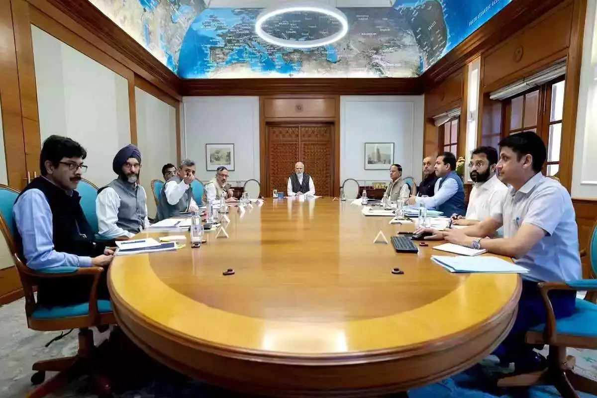 PM Modi holds a meeting with officials: لال قلعہ سے کیے گئے تمام وعدے ہوں گے پورے! پی ایم مودی نے اپنے اعلانات کے جائزے کے لیے عہدیداروں کے ساتھ کی اہم میٹنگ