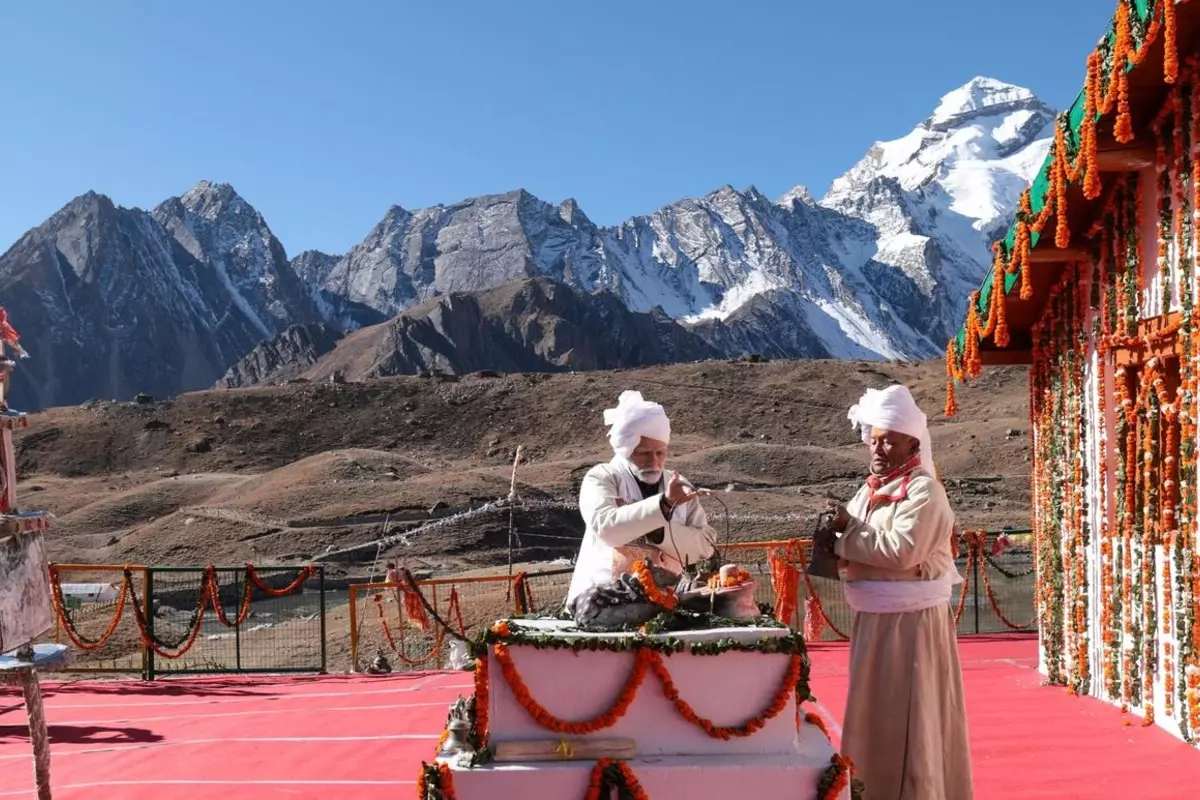 PM Modi In Uttrakhand: تراکھنڈ کے دورے پرپی ایم مودی، پاروتی کنڈ پہنچ کر کی پوجا ارچنا، آدی کیلاش کے کیے درشن