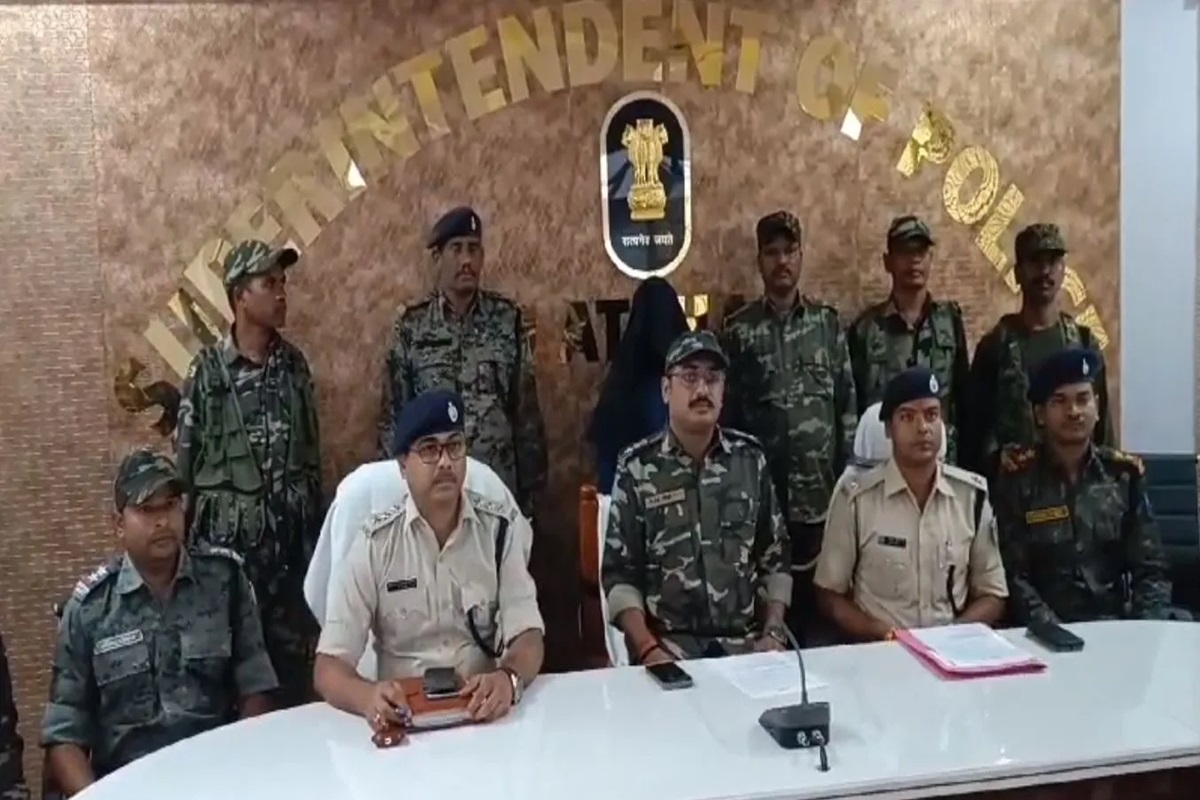 Jharkhand Police arrested Naxal: جھارکھنڈ میں لاتیہار پولس کی بڑی کامیابی، 8 لاکھ روپے کے انعامی ماؤنواز گرفتار