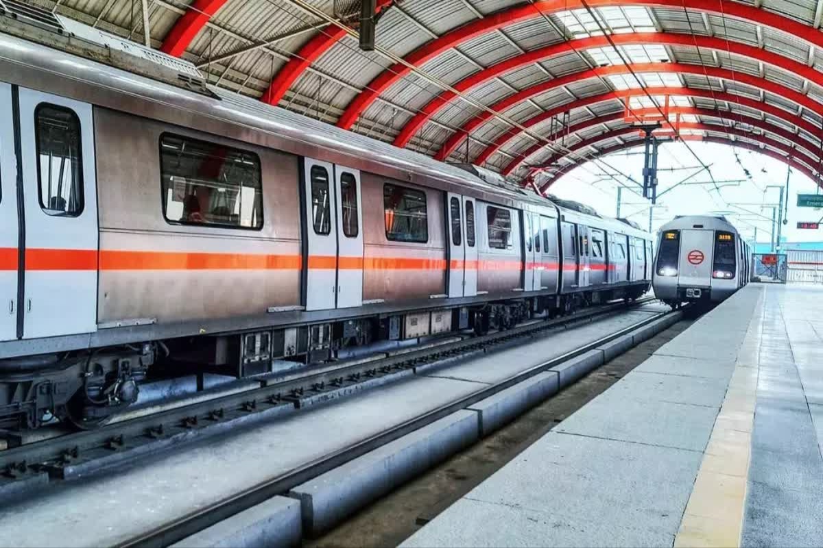Delhi Metro:  ورلڈ کپ میچوں کے  پیش نظر میٹرو انتظامیہ کا بڑا فیصلہ، آخری میٹرو ٹرینوں کے اوقات میں توسیع، دو درجن سے زیادہ چلائی جائیں گی میٹرو