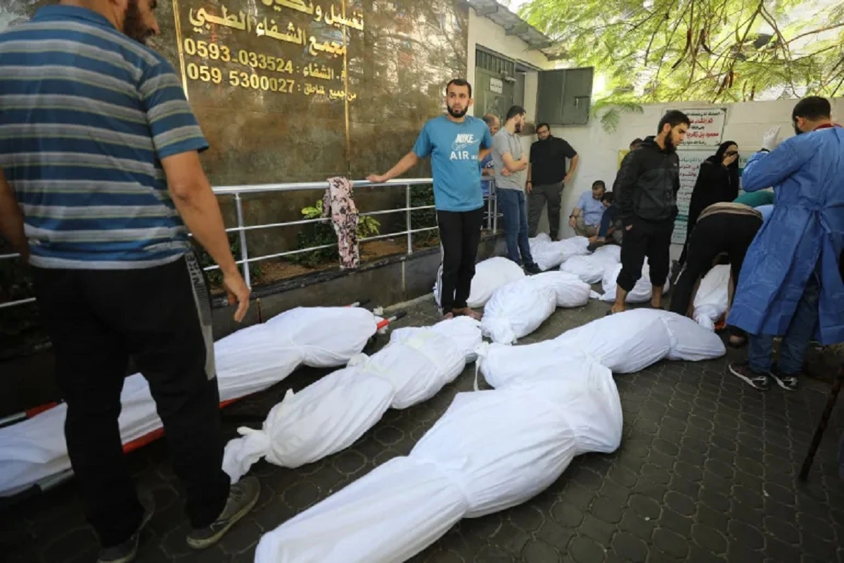 فلسطینی شہریوں کی لاشوں کے ساتھ اسرائیلی فوج کی بربریت، غزہ میں قبروں کو کھود کر لاشیں باہر نکالنے کا ویڈیو وائرل