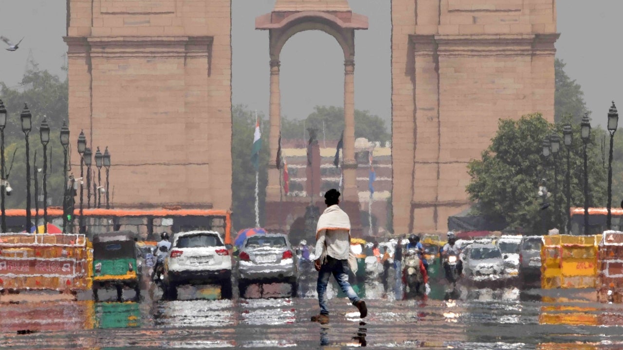 Weather Update Today: دہلی میں بارش کے بعد بڑھی سردی، ان ریاستوں میں موسم کیسا رہے گا؟