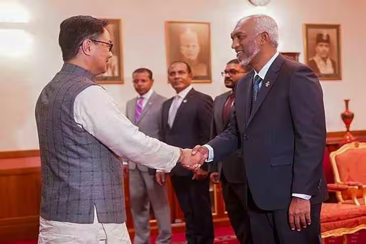 مالدیپ کے صدر محمد معیزو نے حلف اٹھانے کے بعد اپنا تیور دکھایا، ہندوستان سے فوج واپس بلانے کی درخواست کی