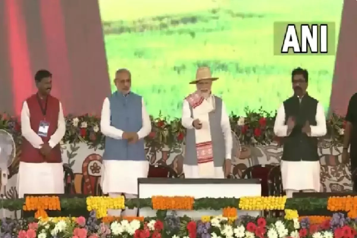 PM Kisan Samman Nidhi: پی ایم مودی نے کسان سمان ندھی کی 15ویں قسط جاری کی، کہا – اس سے قبل ایک بڑی آبادی بنیادی سہولیات سے  تھی محروم