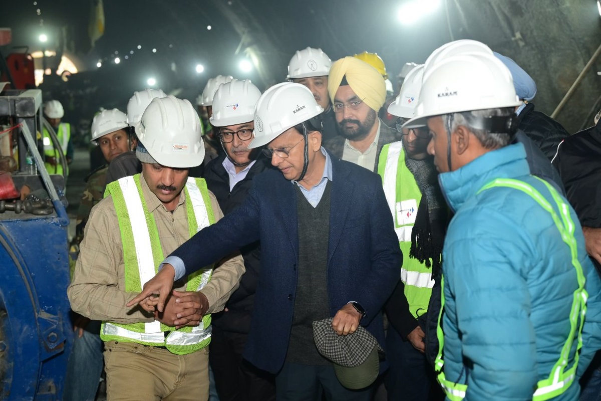 Uttarkashi Tunnel Rescue Operation: پی ایم او کی ٹیم سلکیارا ٹنل کے مقام پر پہنچی، بارش رکاوٹ نہیں بنے گی،این ڈی ایم  کا بیان،  آگر مشین نکال لی گئی