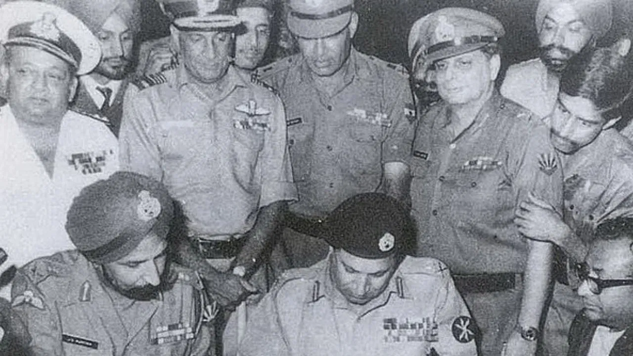 Indo-Pak War 1971: آج 53 واں وجے دیوس ،16 دسمبر کو پاکستان کے 93 ہزار فوجیوں نے بھارتی فوج کے سامنے ہتھیار ڈال دے تھے