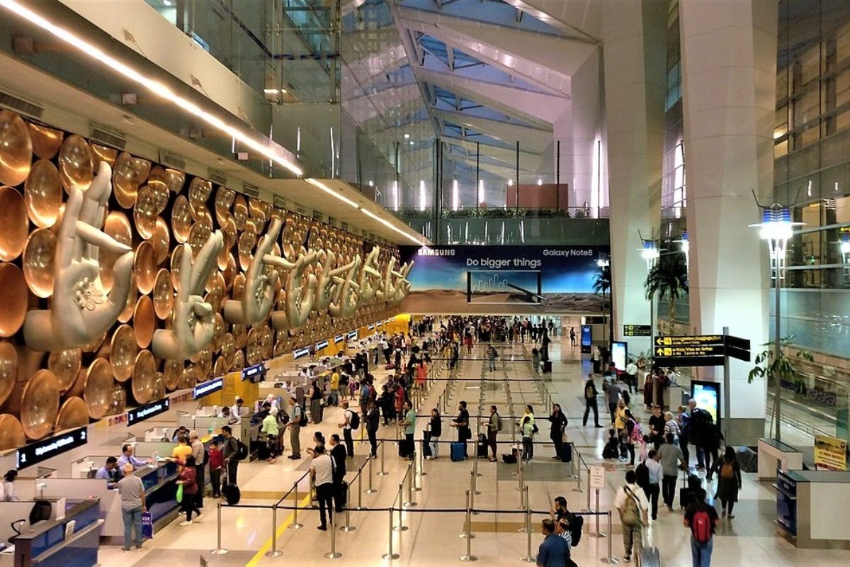 IGI Airport: دہلی ایئرپورٹ پر بڑی غفلت، سی آئی ایس ایف اہلکار کے بیت الخلا جانے کے بعد، بحرین سے لایا گیا عصمت دری کا ملزم حراست سے فرار