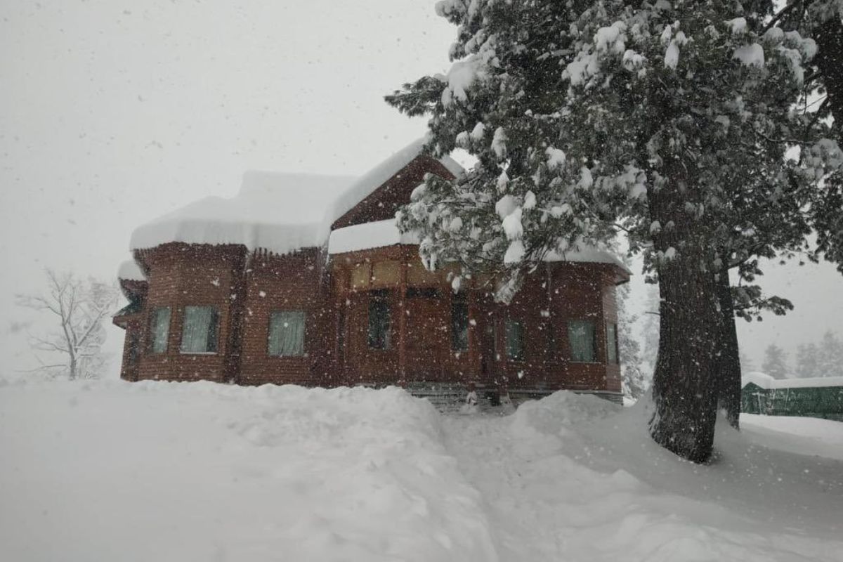 Weather Update: پہاڑی علاقوں میں پھر سے شروع ہوئی برف باری، 4 ریاستوں میں الرٹ، کیا پھر سے دستک دے گی سردی؟