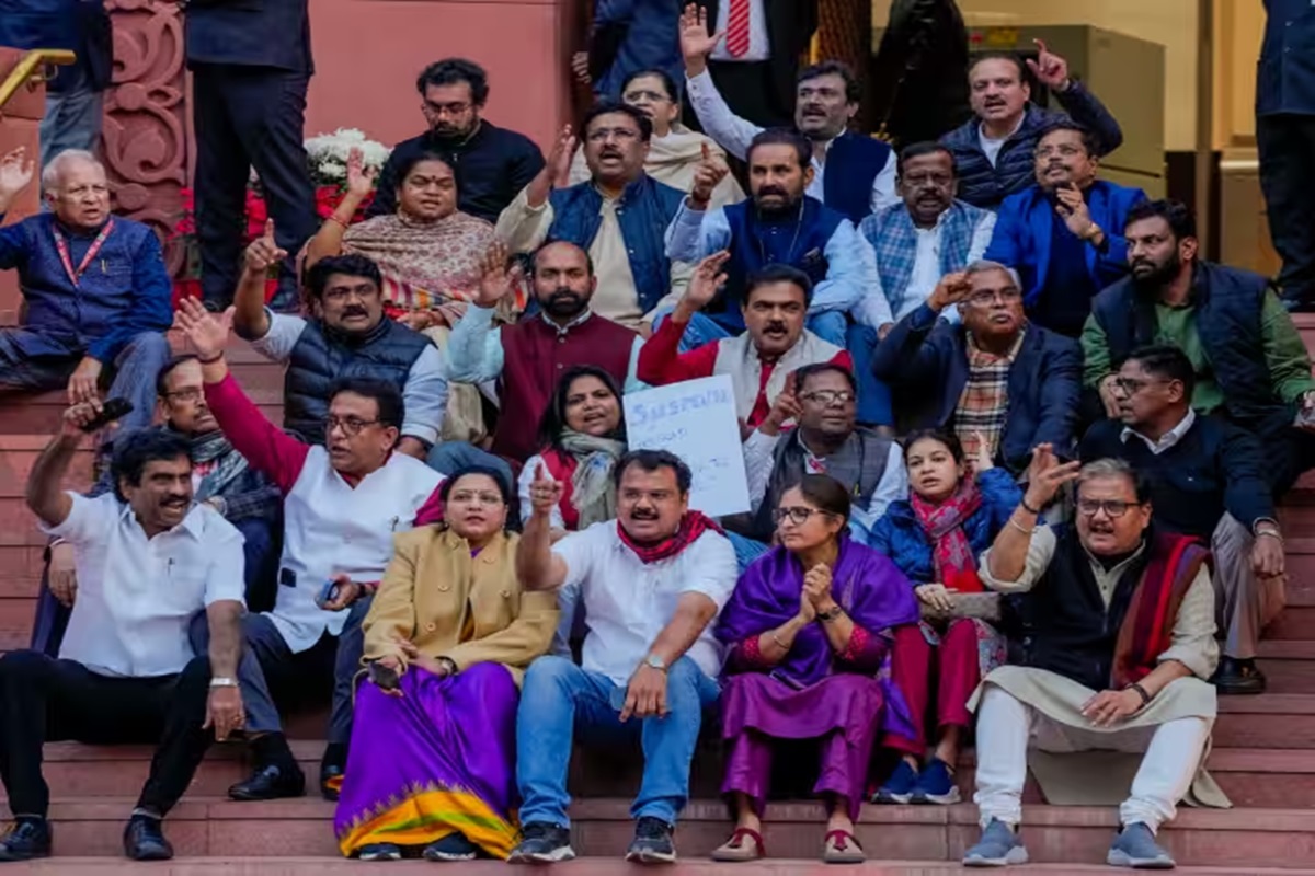 INDIA Alliance On MPs Suspension: 92 ارکان اسمبلی کی معطلی کے خلاف انڈیا اتحاد نے بنائی حکمت عملی ، کل سے پورے اجلاس کی کارروائی کا کریں گےئیکاٹ