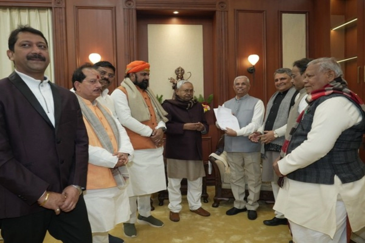 Bihar New Cabinet: سی ایم نتیش کے ساتھ 8 وزراء لیں گے حلف، سب سے زیادہ 3 جے ڈی یو سے، جانیں کس پارٹی سے کون لیڈر بنے گا وزیر؟