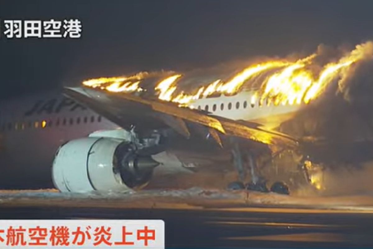 Japan: جاپان میں 122 مسافروں کو لے جا رہے بوئنگ طیارے میں پیش آیا حادثہ، پرندے سے ٹکرانے کے بعد لگی آگ