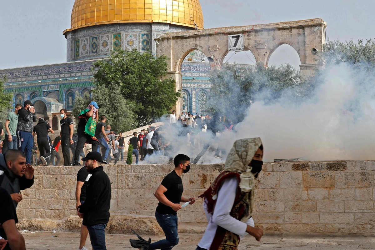 Israeli settlers storm Al-Aqsa Mosque compound: یہودیوں نے مسجد اقصیٰ پر دھاوا بول دیا، فلسطین میں قتل عام کو تماشہ مان کر دیکھ رہی ہے دنیا