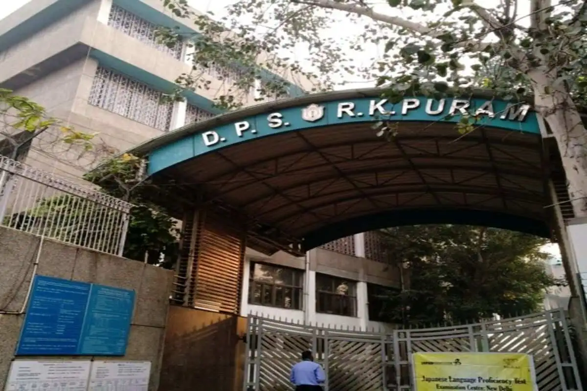 RK Puram school receives bomb threat: آر کے پورم اسکول میں بم کی دھمکی موصول ہونے پر طلبا کو باہر نکالا گیا، تحقیقات جاری