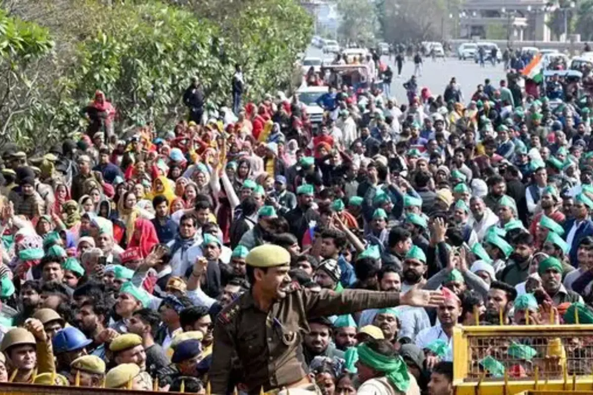 Farmers Protest: دہلی مارچ سے پہلے پولیس کی کارروائی، قومی راجدھانی میں دفعہ 144 نافذ