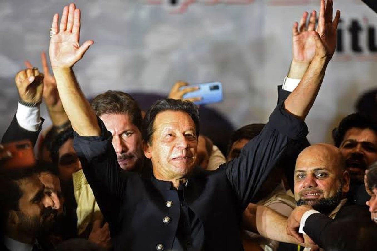 Pakistan General Election Results: عمران خان کی پارٹی بناسکتی ہے حکومت، شریف خاندان کو لگا بڑا جھٹکا،دیکھتے رہ گئے بلاول اور مولانا فضل الرحمن