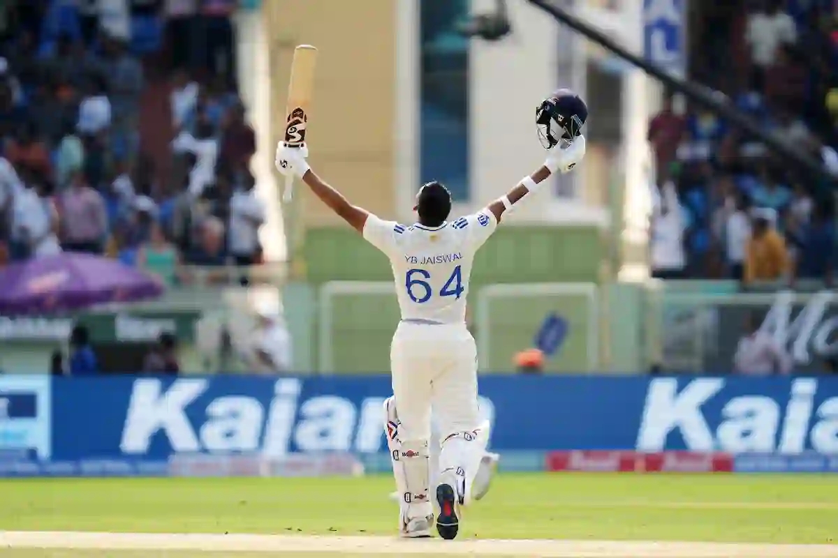 India vs England: روہت شرما سمیت ٹاپ آرڈر نے کیا مایوس، یشسوی جیسوال نے انگلینڈ کے گیند بازوں کی جم کر کی دھنائی