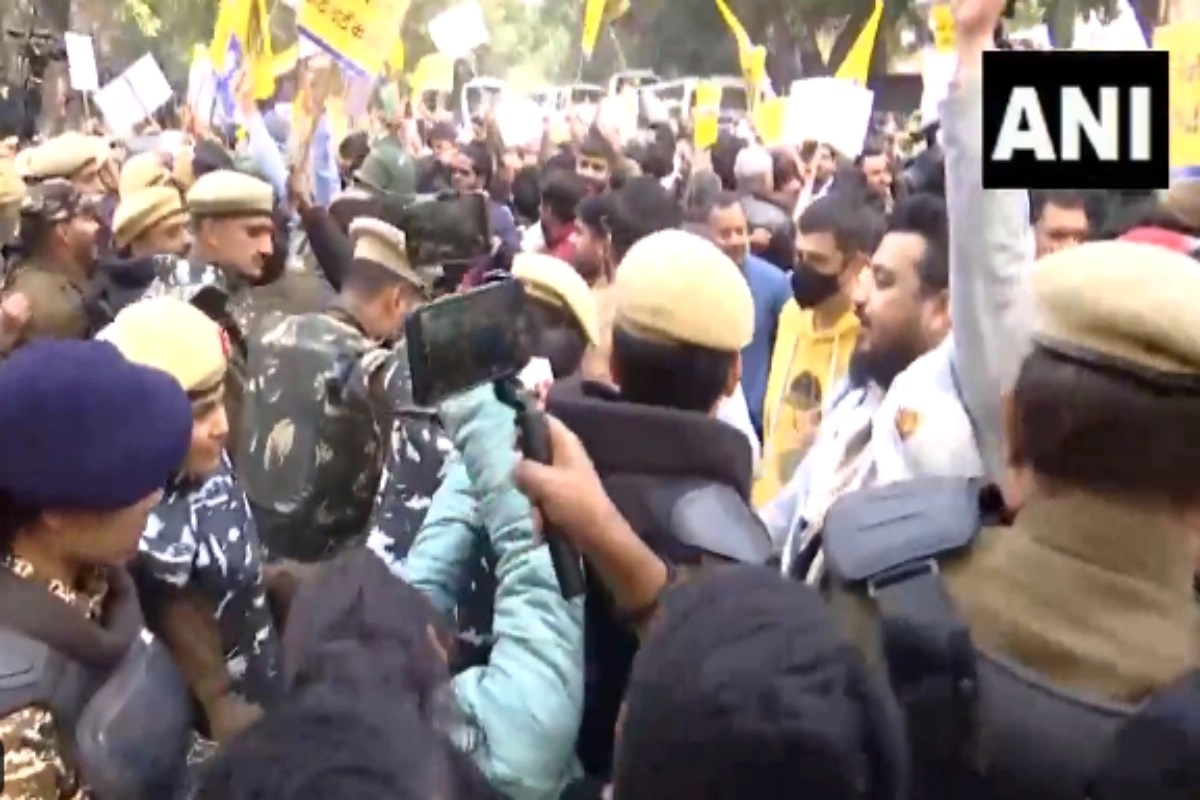 AAP protest in Delhi : چنڈی گڑھ میئر انتخاب میں  بے ضابطگی معاملہ پر عام آدمی پارٹی کا احتجا ج، اروند کیجریوال کا بی جے پی پر بڑا الزام
