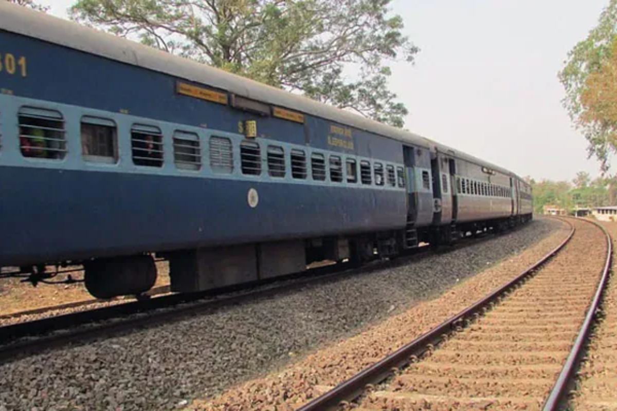 Firing incident in Raipur Train: سارناتھ ایکسپریس میں چلی گولیاں، RPF جوان ہلاک، مسافر زخمی