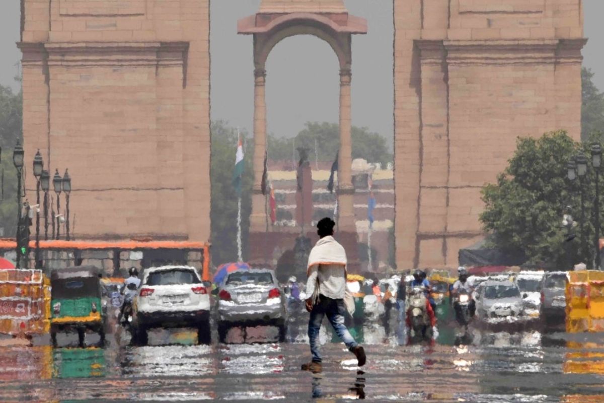 Delhi Weather: دہلی میں ہو رہی ہے تیز دھوپ لیکن ٹھنڈی ہواؤں نے کیا سردی میں اضافہ