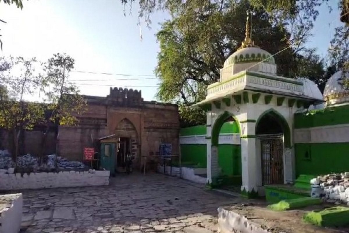 Kamal Maula Mosque ASI Survey: دھار کے بھوج شالہ میں واقع کمال مولا مسجد میں اے ایس آئی سروے کا آج دوسرا دن