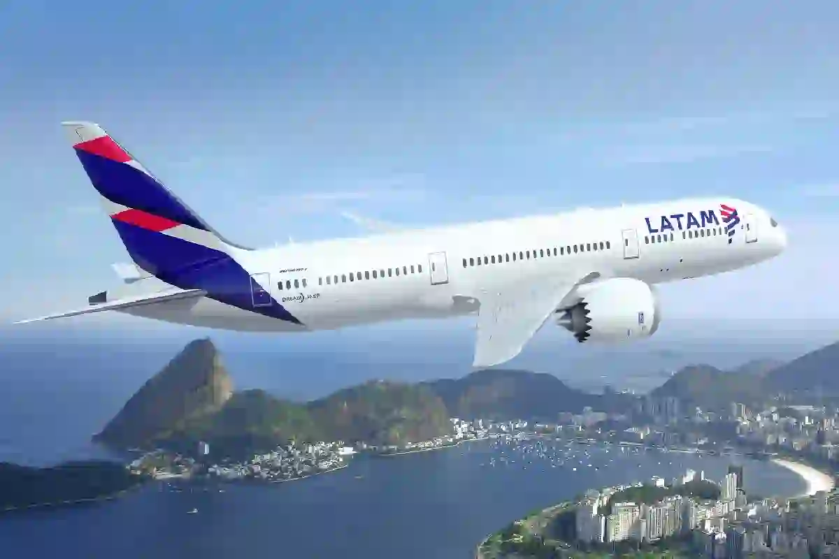 LATAM Airlines:  آسٹریلیا سے نیوزی لینڈ جا رہا تھا طیارہ، اچانک لگا زوردار جھٹکا ، 50 مسافر زخمی