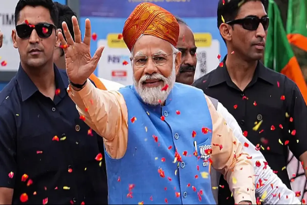 PM Modi Kashmir Visit : پانچ سال بعد سری نگرپہنچے پی ایم مودی،لوگوں نے بھارت ماتا کی جئے کے لگائے نعرے،6400 کروڑ روپے کی سوغات کے ساتھ پی ایم پہنچے ہیں کشمیر