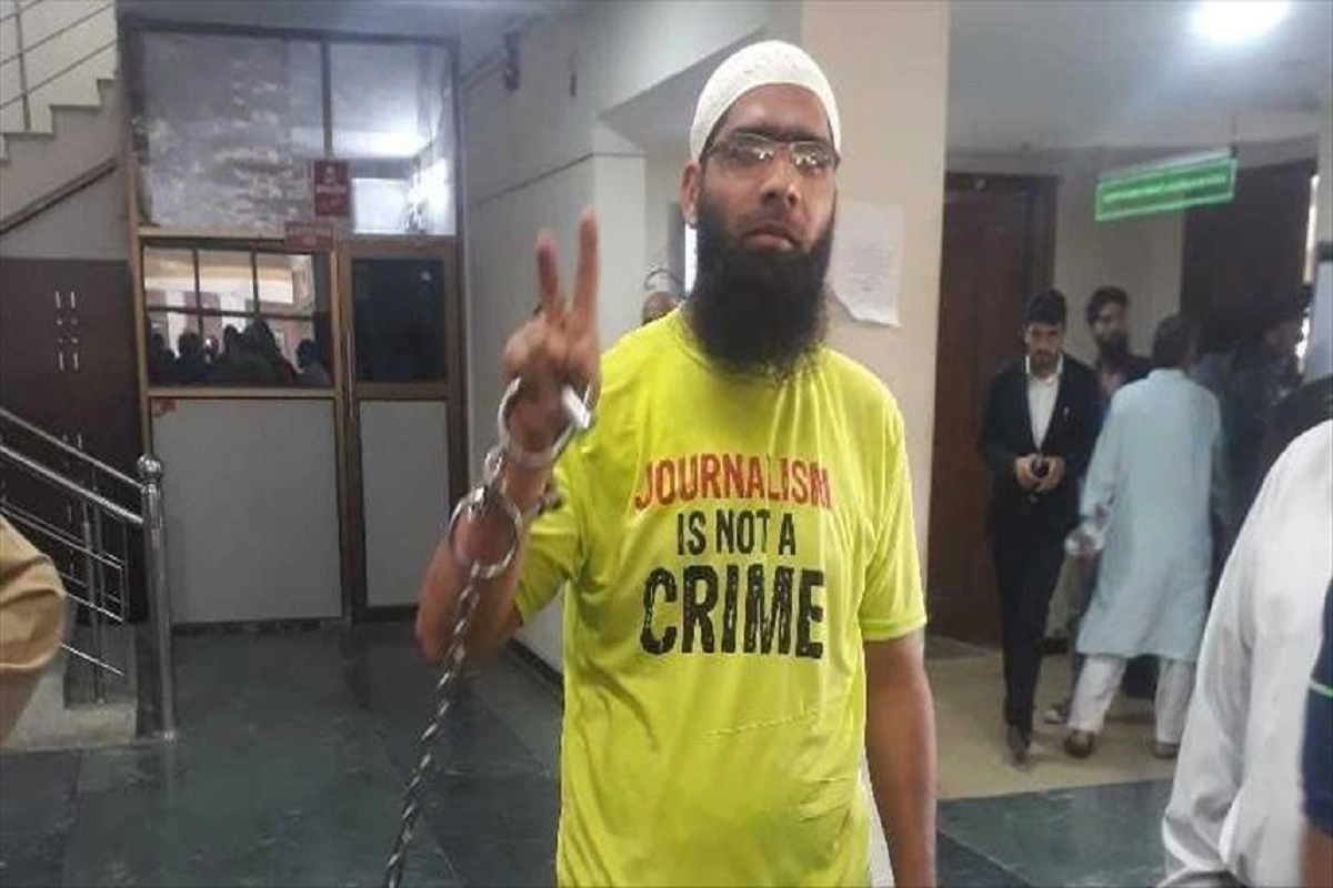 Kashmiri journalist Asif Sultan re-arrested: پانچ سال جیل کی سزا کاٹ کر گھر پہنچے کشمیری صحافی آصف سلطان کو 3 گھنٹے بعد دوبارہ کرلیا گیا گرفتار