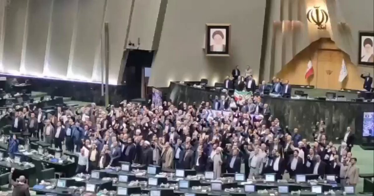Iran Attacked Israel: ایرانی پارلیمنٹ میں ‘اسرائیل کے خلاف لگائے گئے مردہ باد کے  نعرے ، حملے پرمنایا جشن