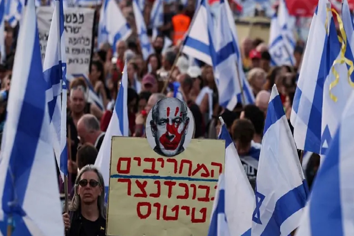 اسرائیلی وزیر اعظم بنجامن نیتن یاہو کے خلاف زبردست احتجاج، ہزاروں اسرائیلی شہریوں نے’اسرائیل بچانے’ کا کیا مطالبہ
