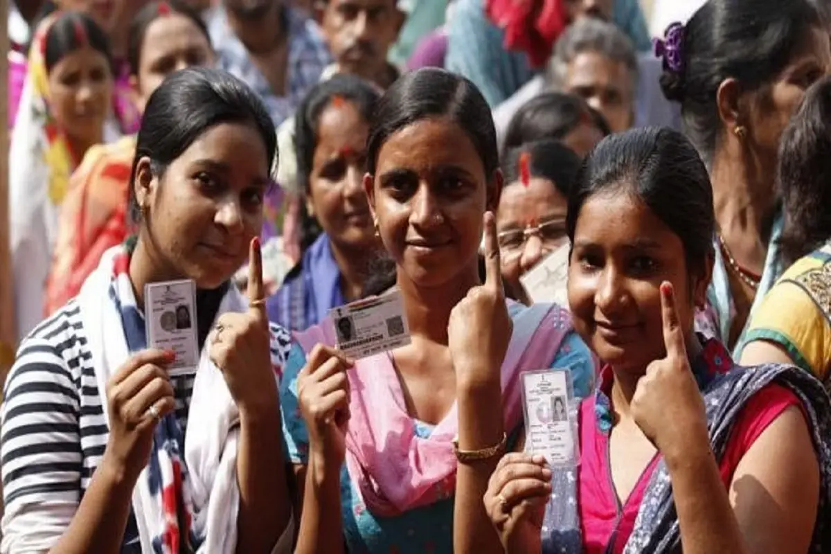 Lok Sabha Elections 2024: منی پور میں ای وی ایم توڑی،چلی گولیاں، بنگال میں پتھراو ،جانئے پہلے مرحلے کی ووٹنگ کے دوران کیا کیا ہوا