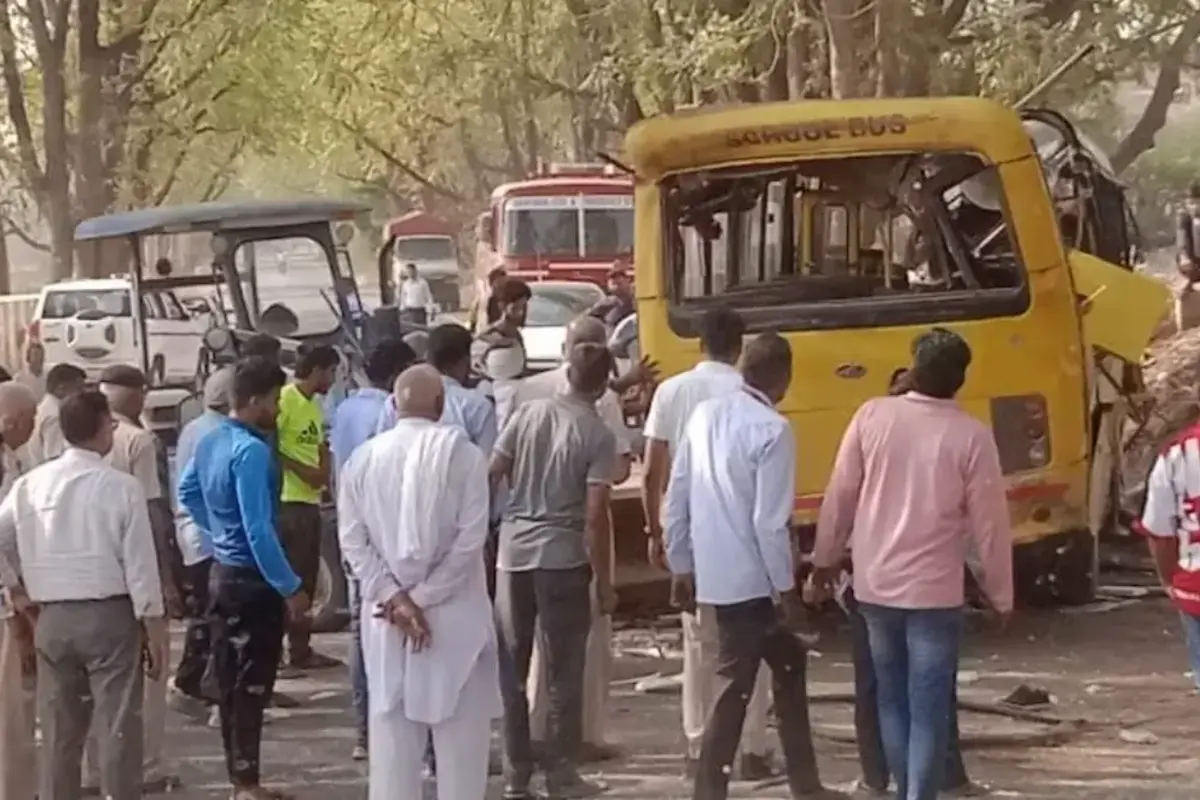 School Bus Overturns: ہریانہ میں  سڑک حادثہ، اسکول بس الٹنے سے 6 بچے ہلاک، ایک درجن سے زائد طلبا زخمی