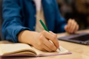 Veer Bahadur Singh Purvanchal University: جئے شری رام لکھ کر 56 فیصد نمبرات سے پاس ہو گئے فارمیسی کے چار طالب علم، وراٹ کوہلی کے نام پر بھی مل گیا نمبر
