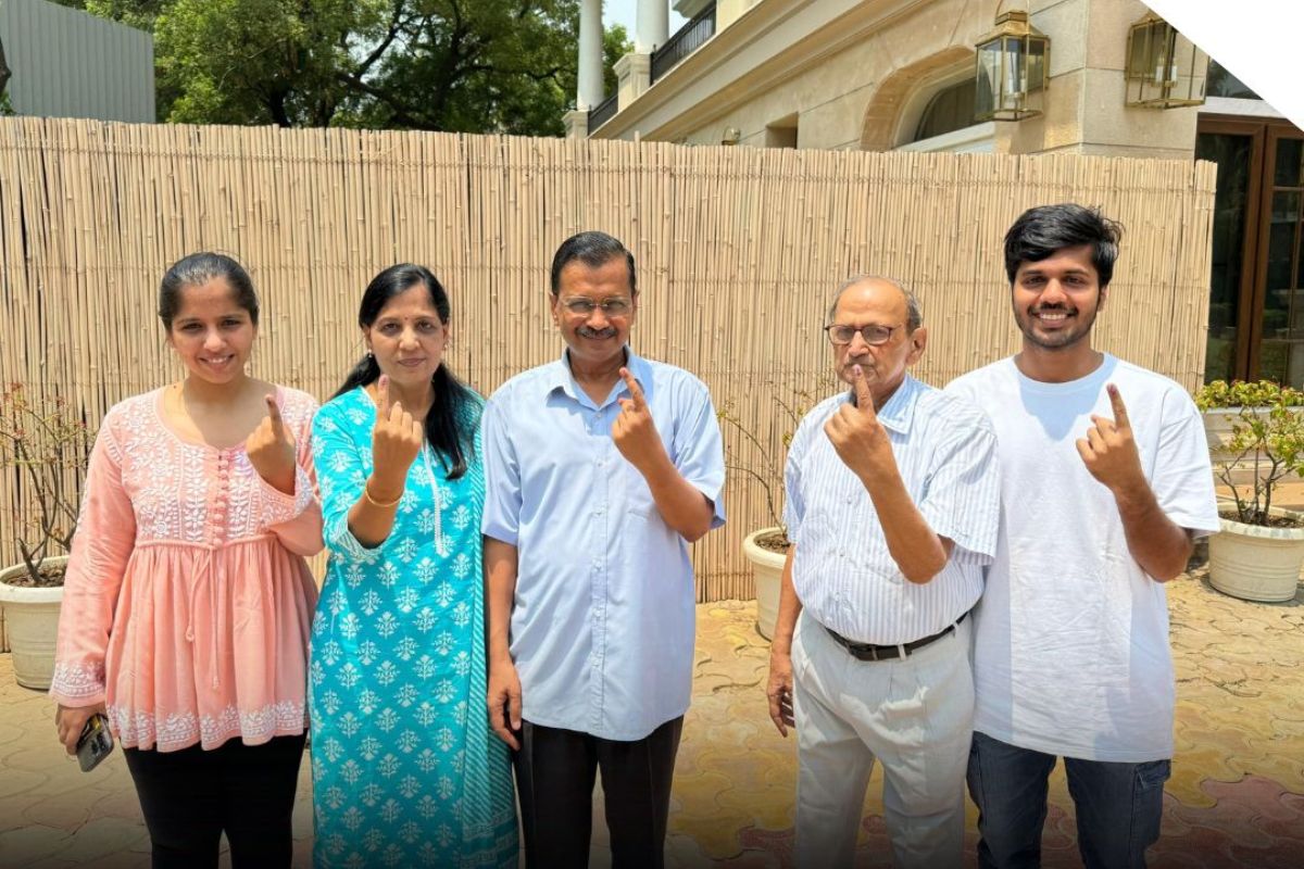 Lok Sabha Election 2024: دہلی کے وزیر اعلی اروند کیجریوال نے اپنے خاندان کے ساتھ ڈالا اپنا ووٹ، کنہیا کمار کا دعویٰ – کانگریس 3 اور AAP جیتے گی چار سیٹیں
