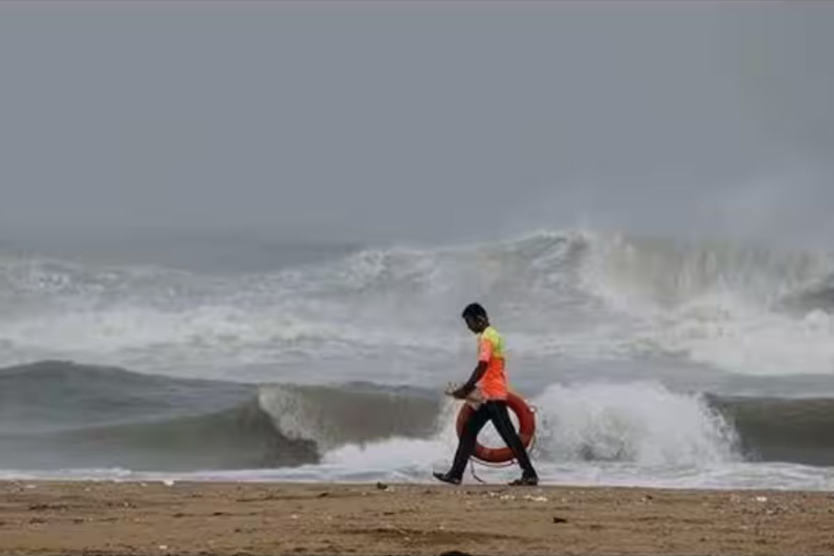 Cyclone Remal: تباہی پھیلانے آ رہا ہے سمندری طوفان ریمل، 130 کلومیٹر فی گھنٹہ کی رفتار سے چلیں گی ہوائیں، ان ریاستوں میں شدید بارش کا الرٹ