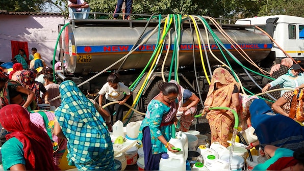 Delhi Water Crisis: دہلی کے پانی کے بحران کو لے کر کیجریوال حکومت سپریم کورٹ پہنچی، تین ریاستوں سے کیااضافی پانی کا مطالبہ