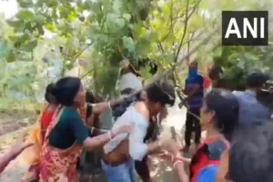 Clash broke out between TMC and BJP workers: بی جے پی کی خواتین کارکنان نے ٹی ایم سی کے کارکنان کو دوڑا دوڑا کر پیٹا، کپڑے بھی پھاڑے،سندیش کھالی سے نئی ویڈیو وائرل
