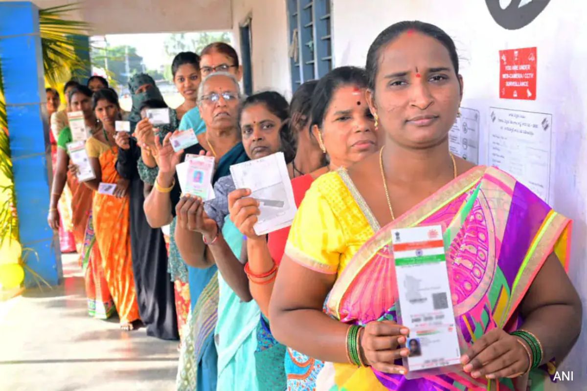 Lok Sabha Election 2024: اویسی، مادھوی لتا، اللو ارجن اور جونیئر این ٹی آر نے ڈالا اپنا ووٹ، 96 سیٹوں پر جاری ہے ووٹنگ