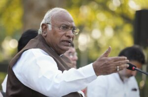 Mallikarjun Kharge: بابا صدیقی کے قتل پر کھڑگے برہم، کہا – مجرموں کو جلد سے جلد سزا ملنی چاہیے