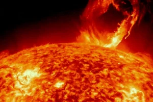 The largest solar flare from the Sun: تقریباً دو دہائیوں کے بعد سورج سے نکلا سب سے بڑا شمسی شعلہ، جانئے زمین پر اس کا کتنا رہے گا اثر  