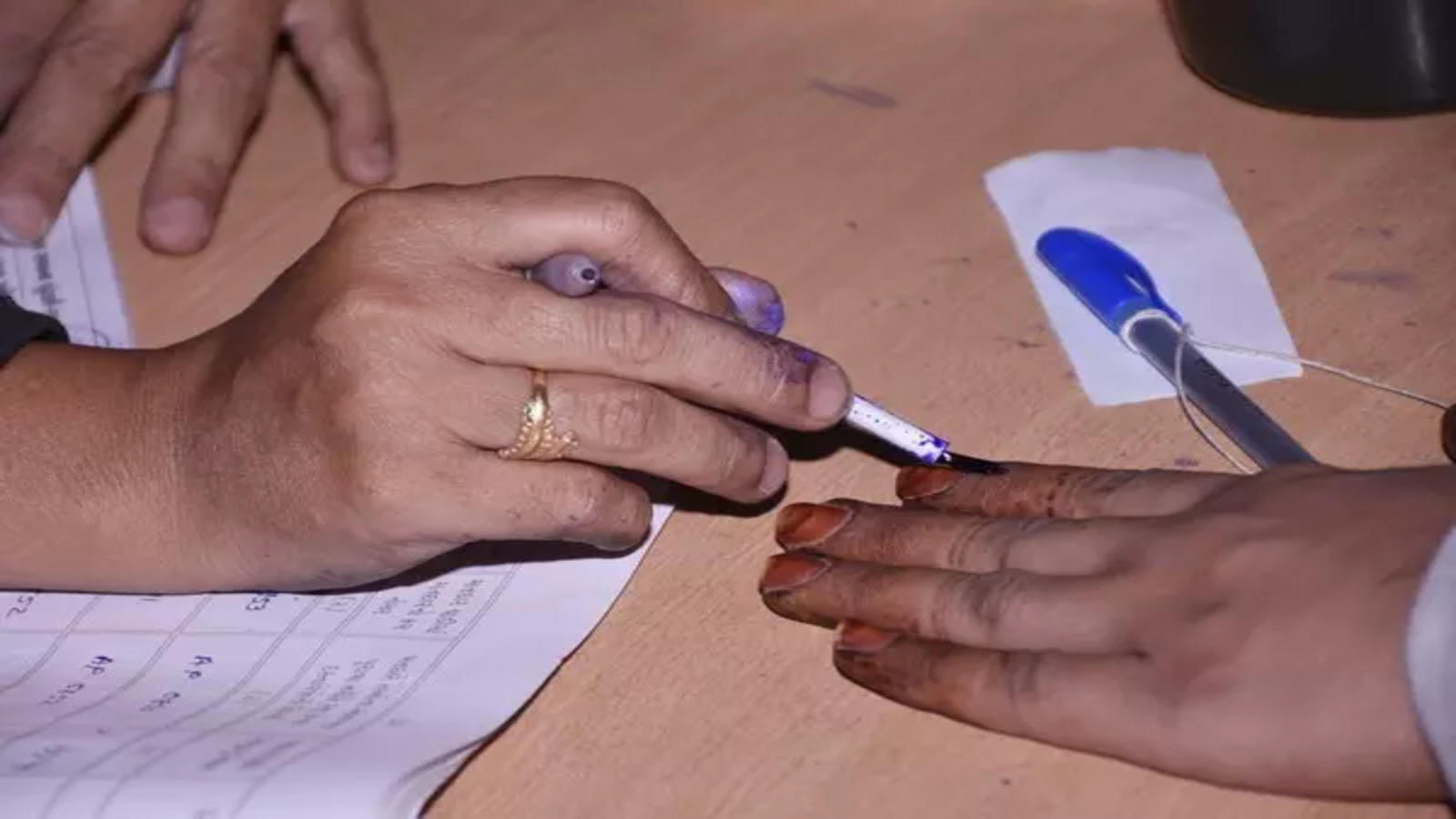 Lok Sabha Election 2024 Phase 6 Voting: صبح 9 بجے تک 11 فیصد ووٹنگ،دہلی میں کچھ جگہوں پر ای وی ایم ہوئے خراب، لوگ ہوئے پریشان!