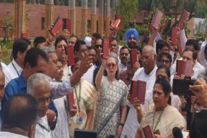 Lok Sabha Speaker Election: لوک سبھا اسپیکر عہدے پر اپنا امیدوار اتارے گا انڈیا الائنس، کے سریش کو بنایا امیدوار