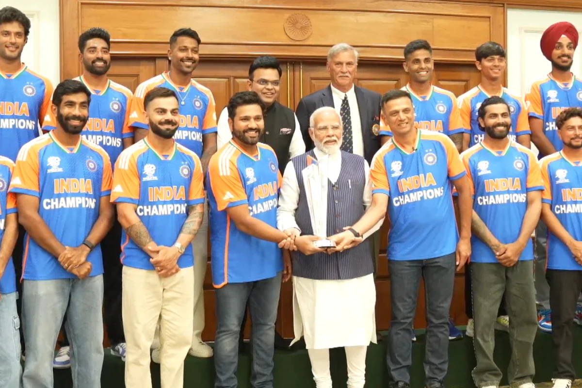 PM Modi Meets Indian Cricket Team: دعالمی چیمپئن ہندوستانی کرکٹ ٹیم سے وزیر اعظم کی ملاقات، بہت خوش نظر آئے پی ایم نریندرمودی
