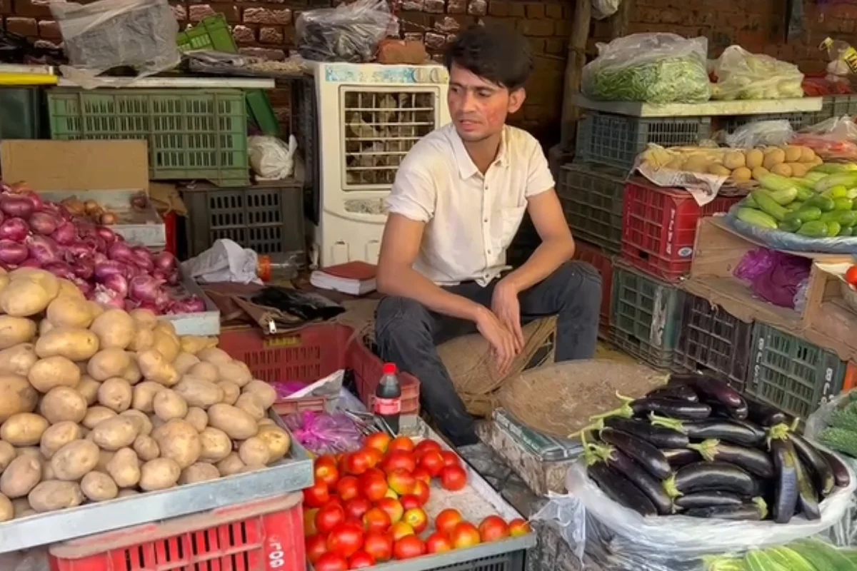 Vegetable Prices Hike: مانسون کی آمد کے ساتھ ہی بڑھیں سبزیوں کی قیمتیں، کچن میں تڑکے کی مہک ہوئی کم