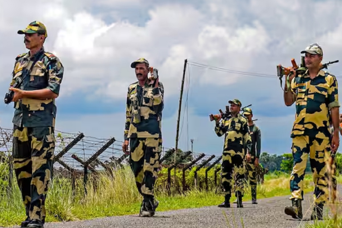 Bangladesh Army Rule: بنگلہ دیش میں تختہ پلٹ کے بعد بی ایس ایف نے جاری کیا الرٹ، شیخ حسینہ نے چھوڑ دیا ملک